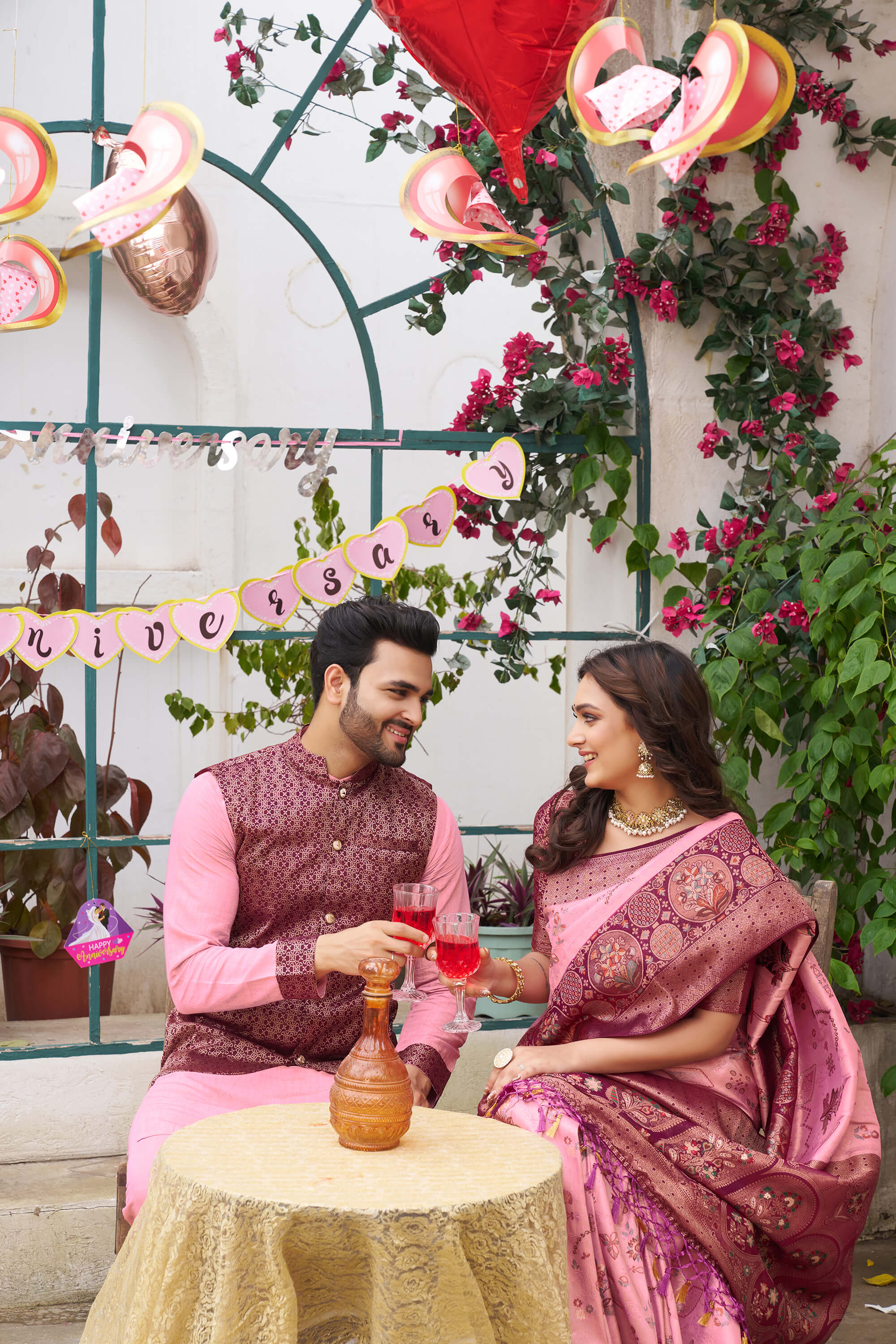 Looking for Couple Dress Online Shopping with International Courier? |  Couple dress, Matching couple outfits, Couple matching outfits