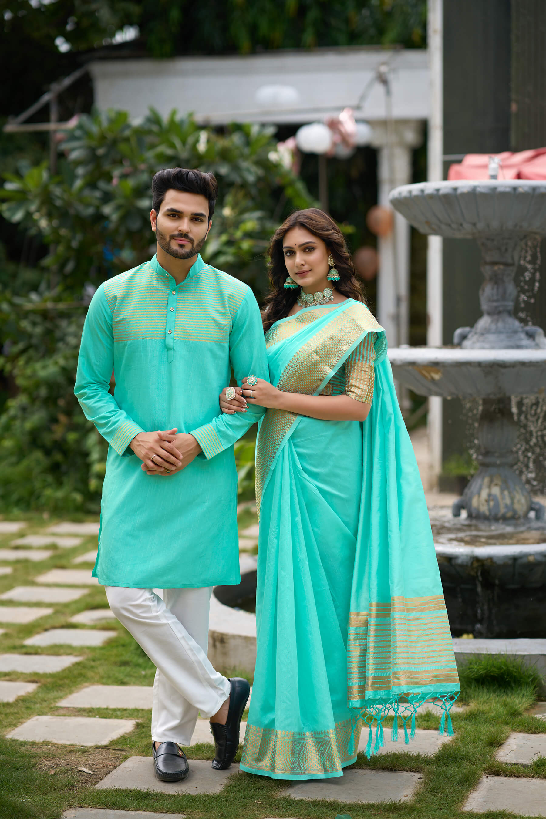 Indian wedding photography, Wedding couple poses photography, Indian bridal  sarees